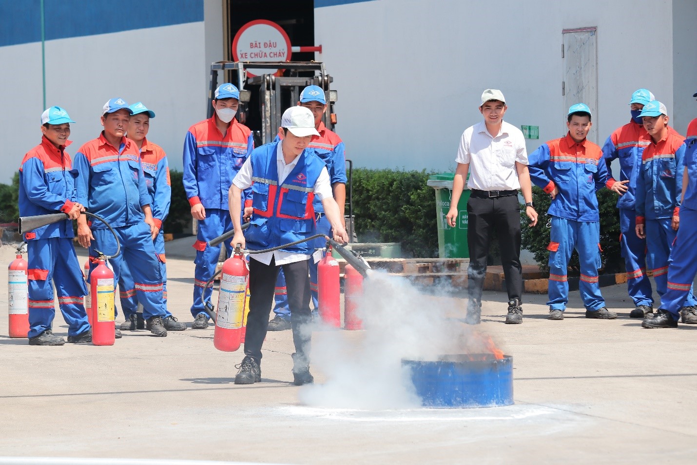 HUẤN LUYỆN NGHIỆP VỤ VÀ DIỄN TẬP PCCC -CNCH